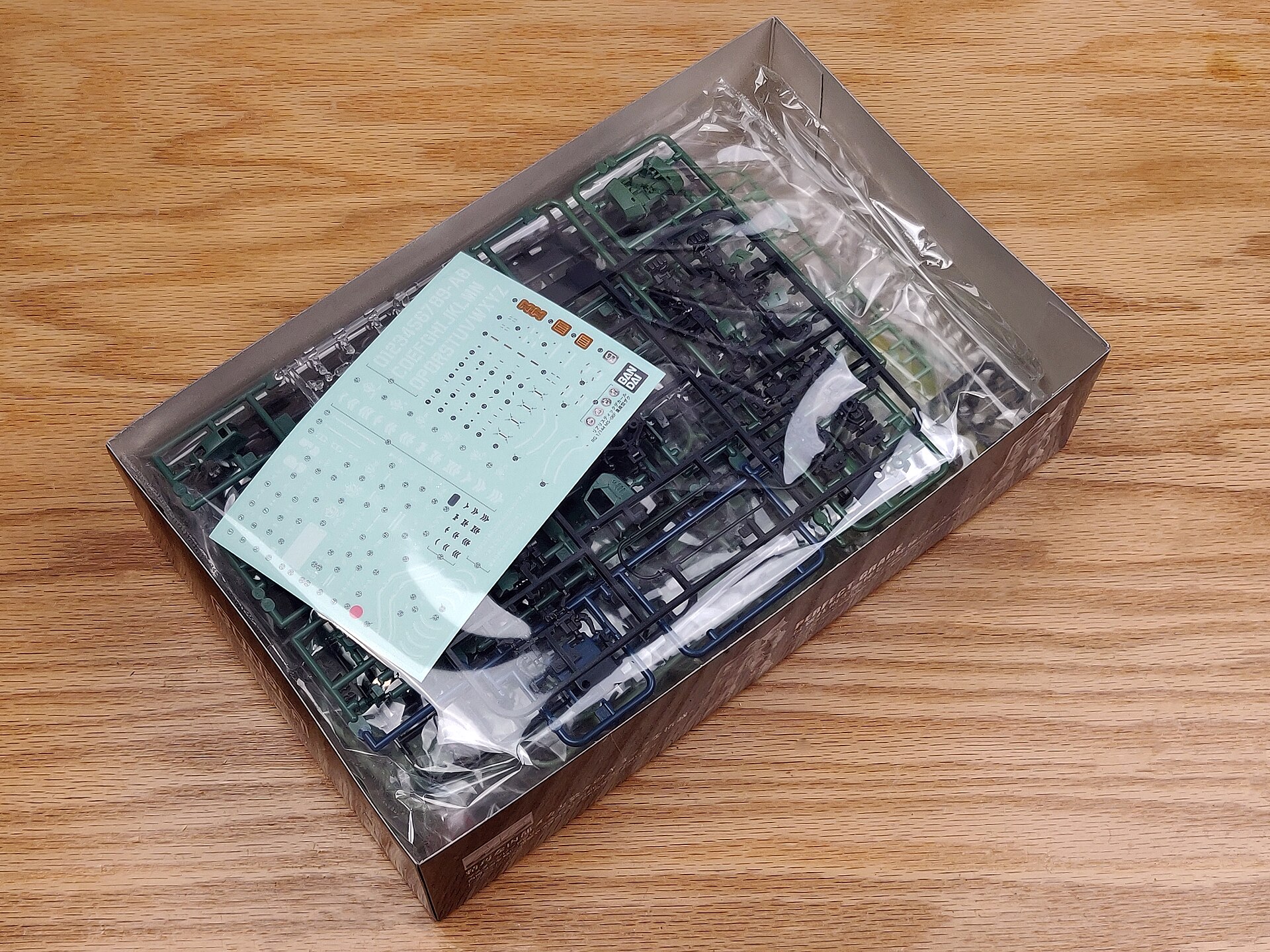 Gunpla Modellbausatz in seiner Verpackung